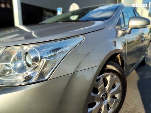 Toyota Avensis 2011 - фото 2