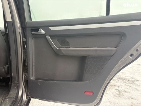 Volkswagen Touran 2011 серый - фото 27