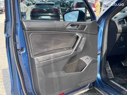 Volkswagen Tiguan 2018 синий - фото 9