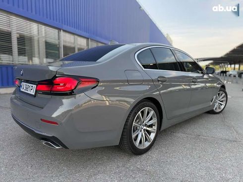 BMW 5 серия 2021 - фото 12