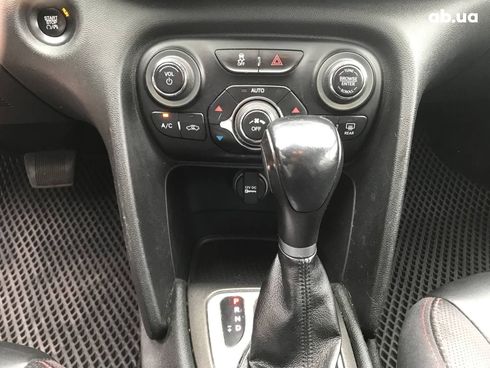 Dodge Dart 2015 оранжевый - фото 15