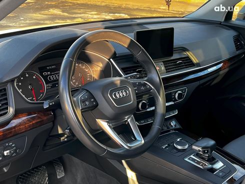Audi Q5 2018 серый - фото 22