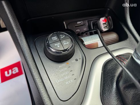 Jeep Cherokee 2016 черный - фото 31