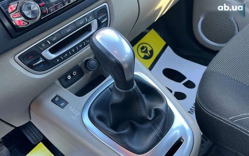 Renault Scenic 2010 - фото 11