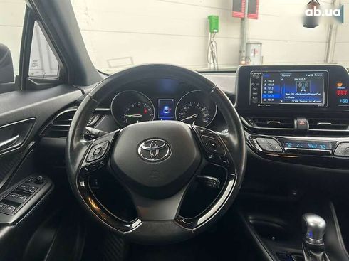 Toyota C-HR 2017 - фото 16