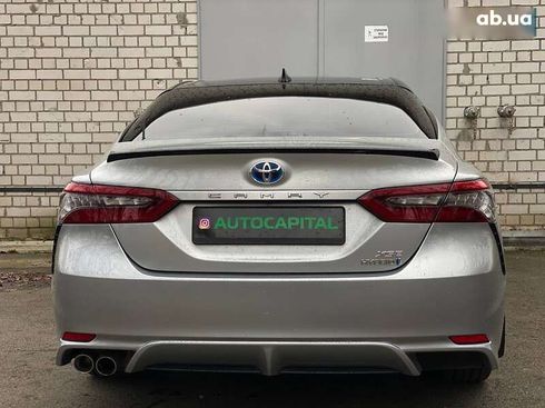 Toyota Camry 2020 - фото 15