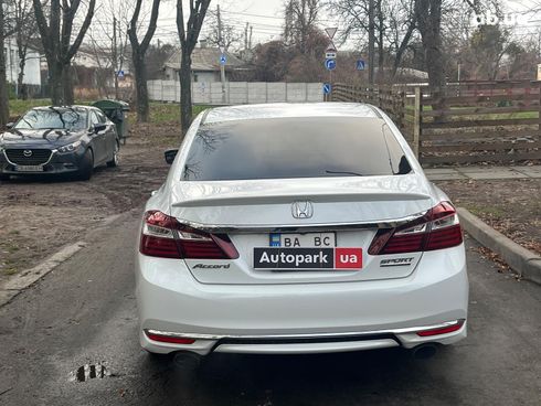 Honda Accord 2016 белый - фото 9