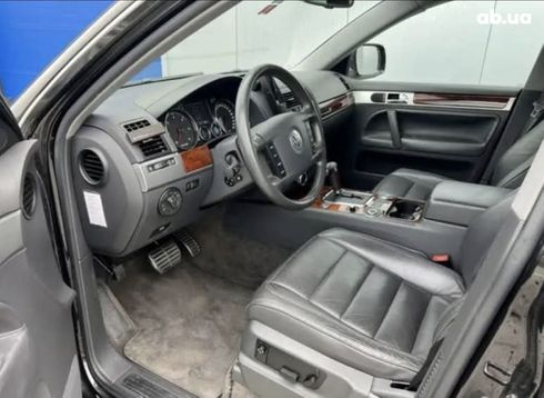 Volkswagen Touareg 2005 черный - фото 11
