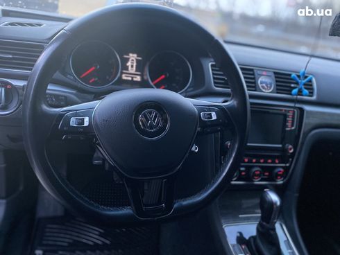 Volkswagen Passat 2016 белый - фото 6