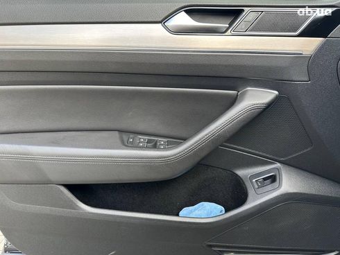 Volkswagen Passat 2017 черный - фото 25