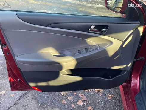 Hyundai Sonata 2014 красный - фото 40