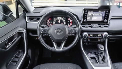 Toyota RAV4 2021 - фото 9