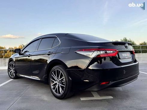 Toyota Camry 2021 - фото 19