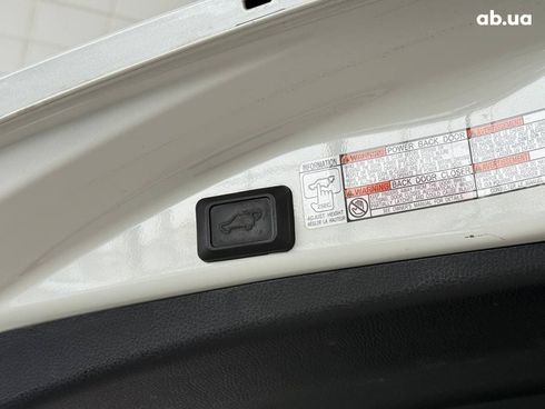 Toyota RAV4 2015 белый - фото 18
