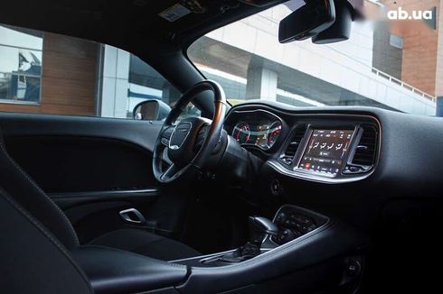 Dodge Challenger 2021 - фото 11