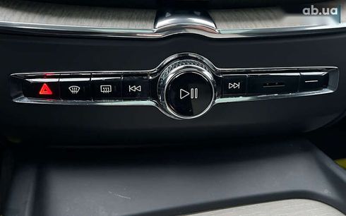 Volvo XC60 2018 - фото 18
