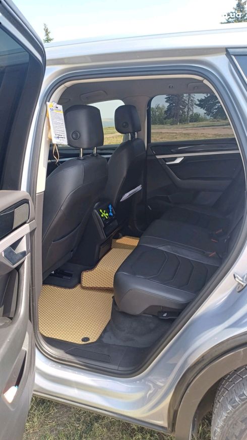 Volkswagen Touareg 2019 серый - фото 20