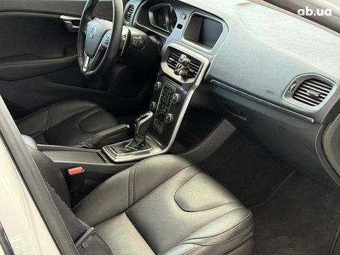 Volvo V40 2018 белый - фото 18