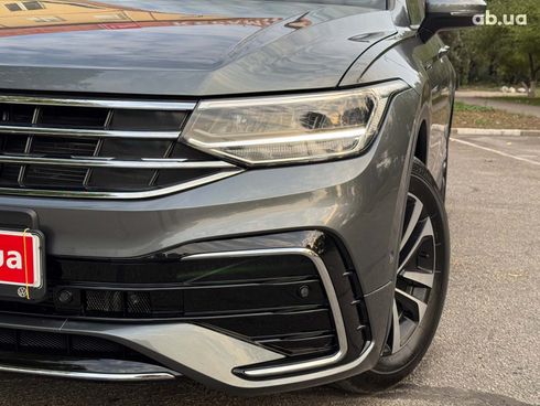 Volkswagen Tiguan 2023 серый - фото 9