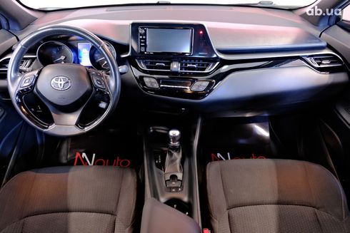 Toyota C-HR 2017 белый - фото 7