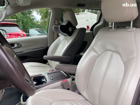 Chrysler Pacifica 2017 серый - фото 74