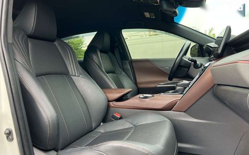 Toyota Venza 2021 - фото 10