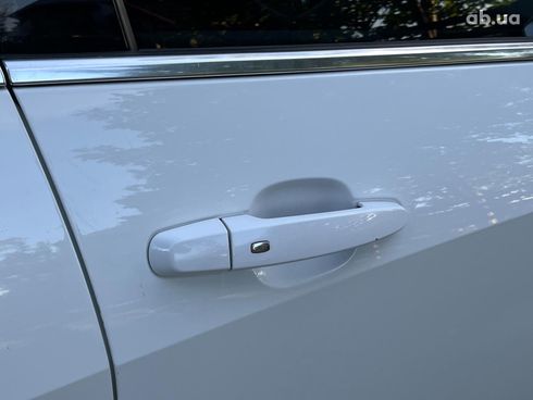 Chevrolet Malibu 2017 белый - фото 18