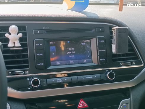 Hyundai Elantra 2017 синий - фото 19