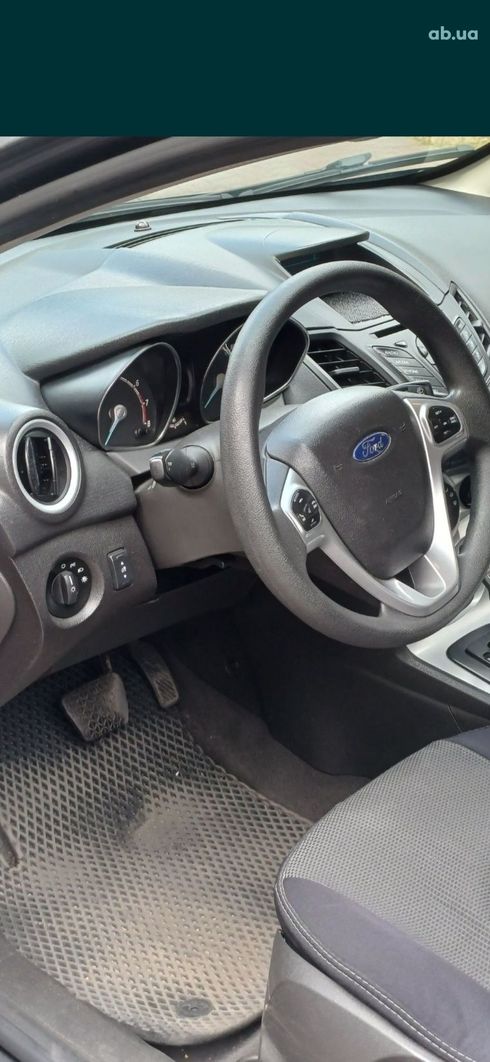 Ford Fiesta 2017 серый - фото 4