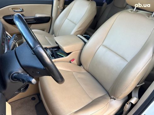 Kia Carnival 2017 белый - фото 26