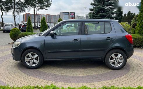 Skoda Fabia 2010 - фото 4