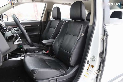 Mitsubishi Outlander 2017 - фото 9
