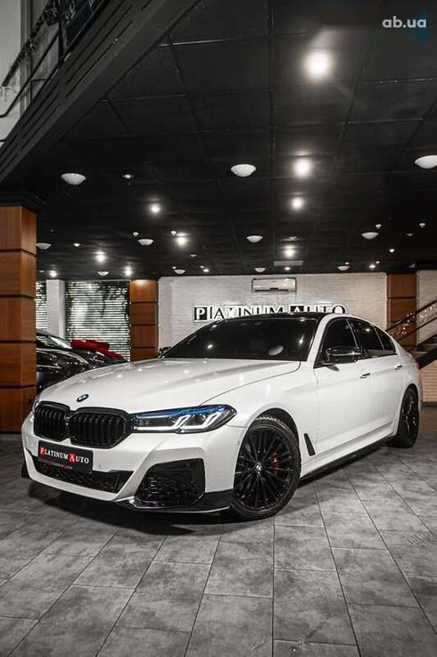 BMW 5 серия 2017 - фото 3