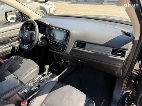 Mitsubishi Outlander 2018 - фото 23