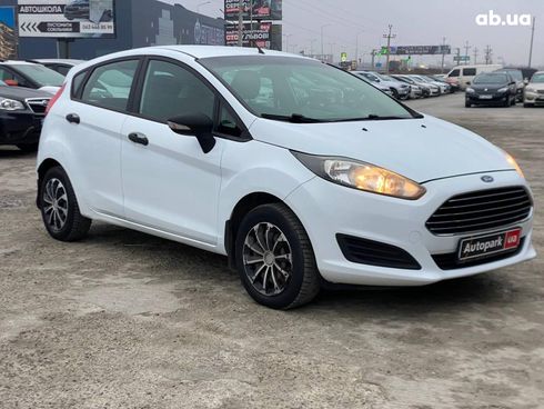 Ford Fiesta 2013 белый - фото 7