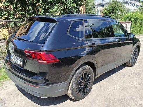 Volkswagen Tiguan 2018 черный - фото 9