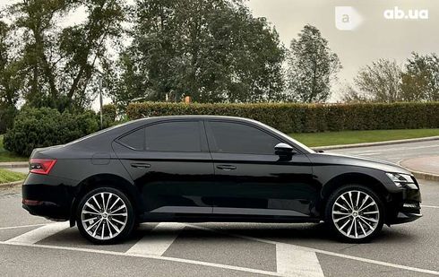 Skoda Superb 2020 - фото 15