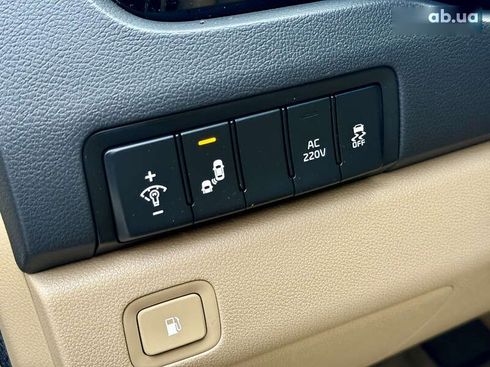 Kia Carnival 2017 - фото 22