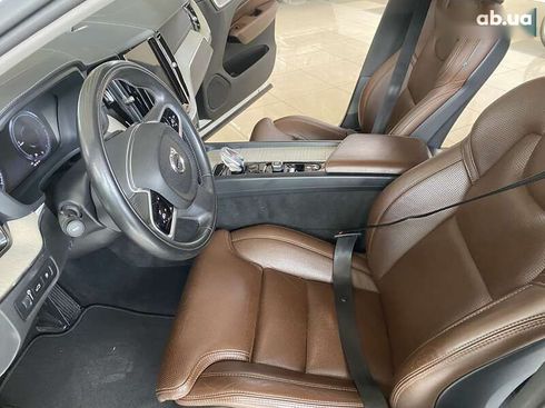Volvo XC60 2020 - фото 22