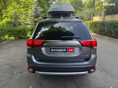 Mitsubishi Outlander 2018 серый - фото 7