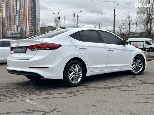 Hyundai Elantra 2016 белый - фото 5