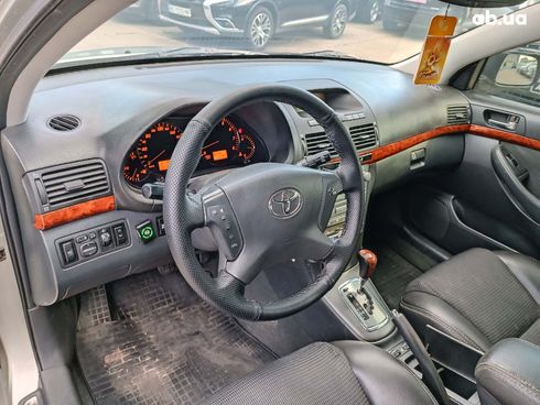 Toyota Avensis 2004 серый - фото 15