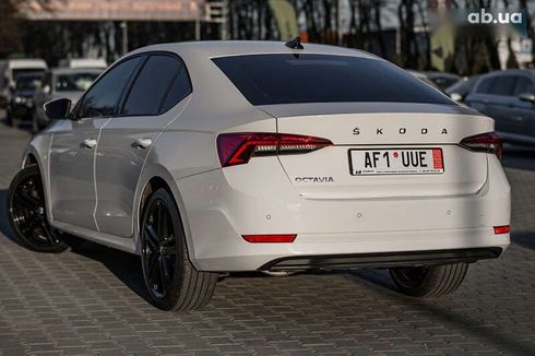 Skoda Octavia 2021 - фото 10