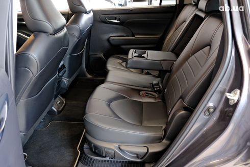 Toyota Highlander 2022 серый - фото 8