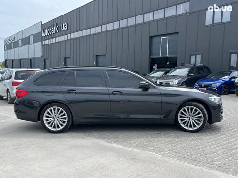 BMW 5 серия 2020 серый - фото 21