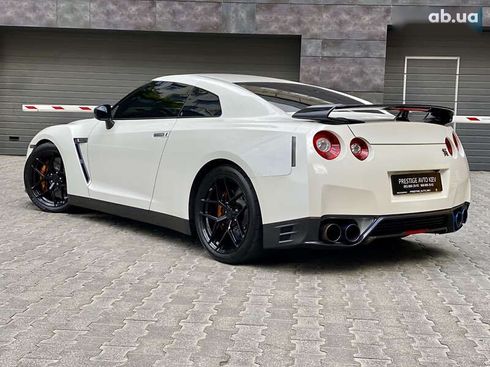 Nissan GT-R 2013 - фото 24