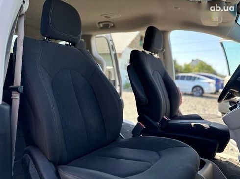 Chrysler Pacifica 2017 - фото 8