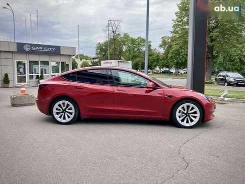 Tesla Model 3 2022 - фото 2