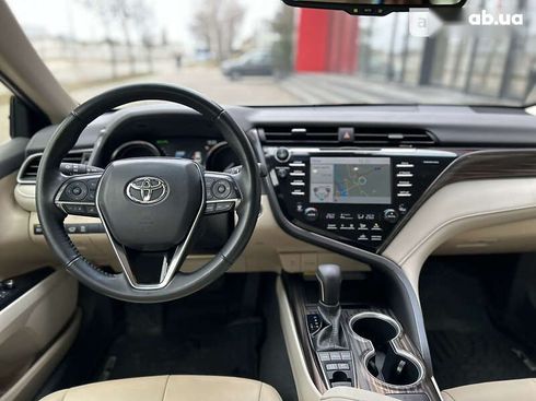 Toyota Camry 2020 - фото 23