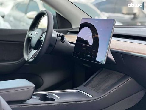 Tesla Model Y 2022 - фото 12